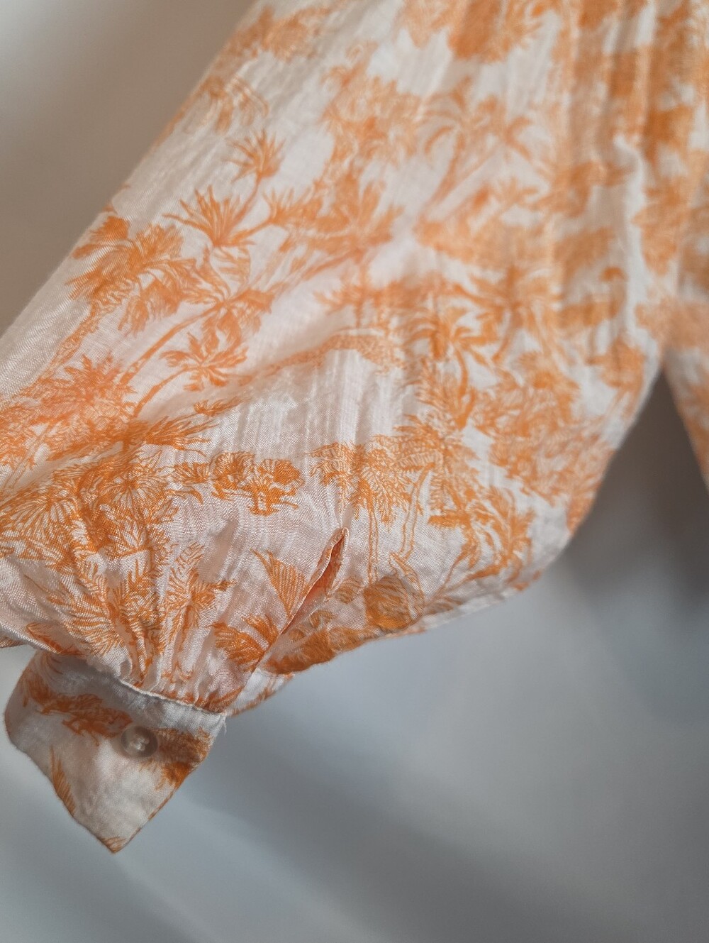 Toile Button Down Top With Balloon Sleeves - Picture 8 of 12